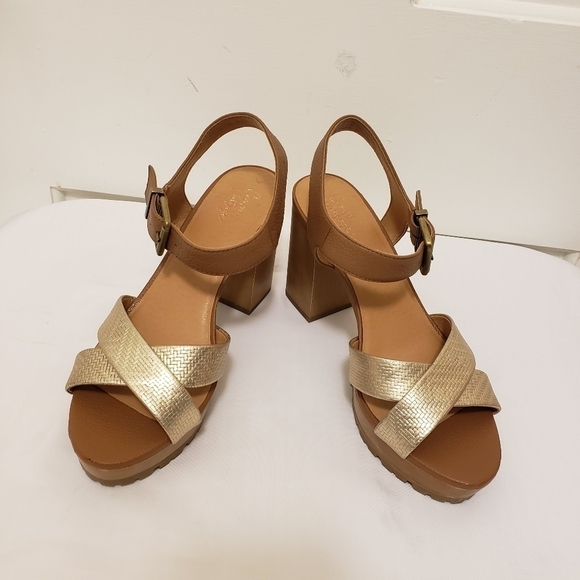 EUC Crown Vintage Goldtone & Beige LeatherPlatform Heels Size 9.5 - Picture 1 of 13